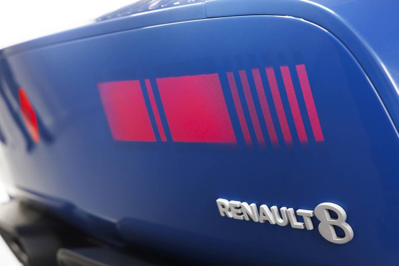 Renaultov retro športnik samo za oči, ne pa tudi za na cesto