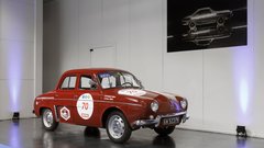 
                                                         Renaultov retro športnik samo za oči, ne pa tudi za na cesto