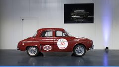 
                                                         Renaultov retro športnik samo za oči, ne pa tudi za na cesto