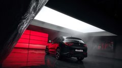 
                                                         Alfa Romeo Luna Rosa
