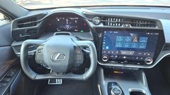 
                                                         Test: Lexus RZ 550 F-Sport - Ne bo za vsakogar …