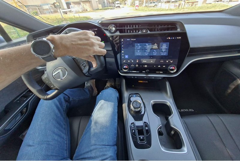Test: Lexus RZ 550 F-Sport - Ne bo za vsakogar …