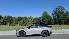 
                                                         Test: Lexus RZ 550 F-Sport - Ne bo za vsakogar …