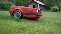 Volkswagen Golf GTI je dober tudi za košnjo trave