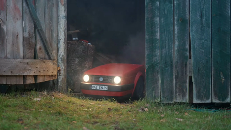 Volkswagen Golf GTI je dober tudi za košnjo trave
