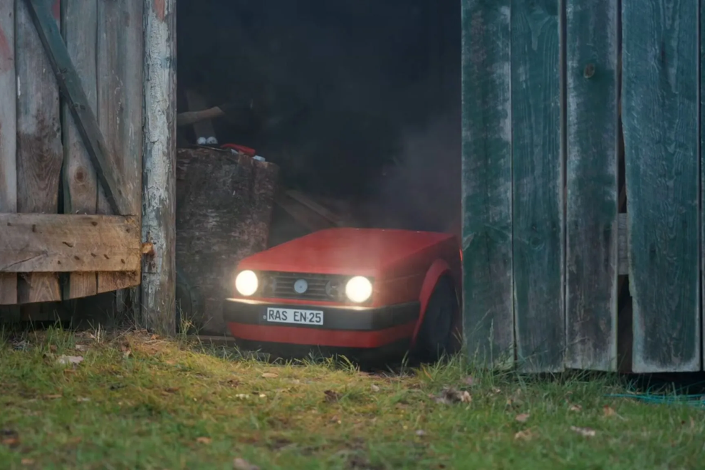 Volkswagen Golf GTI je dober tudi za košnjo trave
