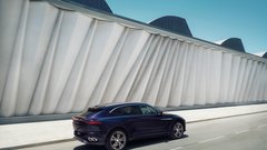 
                                                         Aston Martin DBX GT