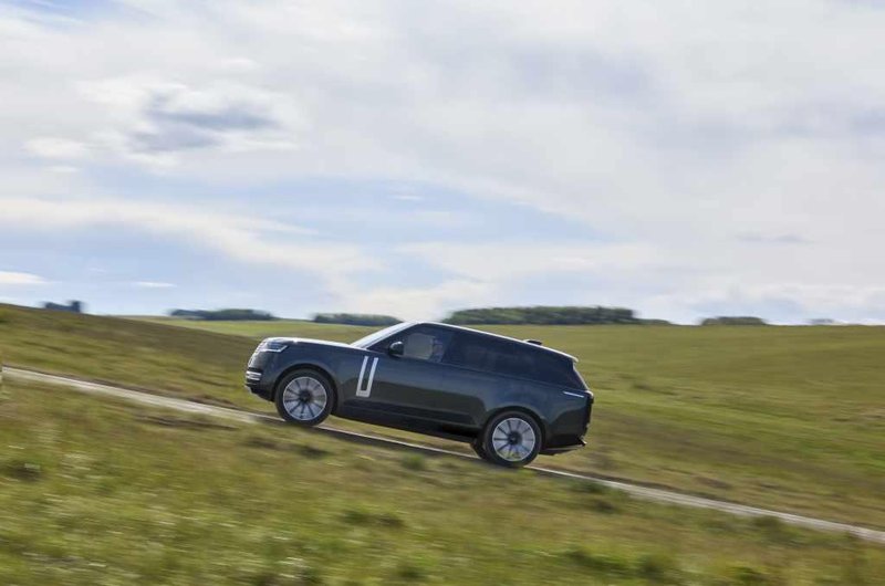 Range Rover Electric dosega zmogljivosti primerljive z osemvaljnikom