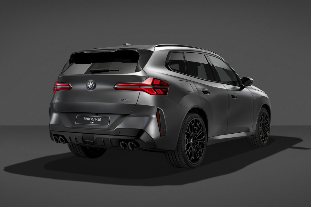 BMW X3 M50 xDrive: Black Package