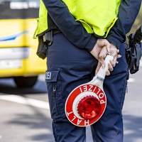 Na poti iz Portugalske na Dansko ga je ustavila policija. Pod lepilnim trakom so našli ključni dokaz