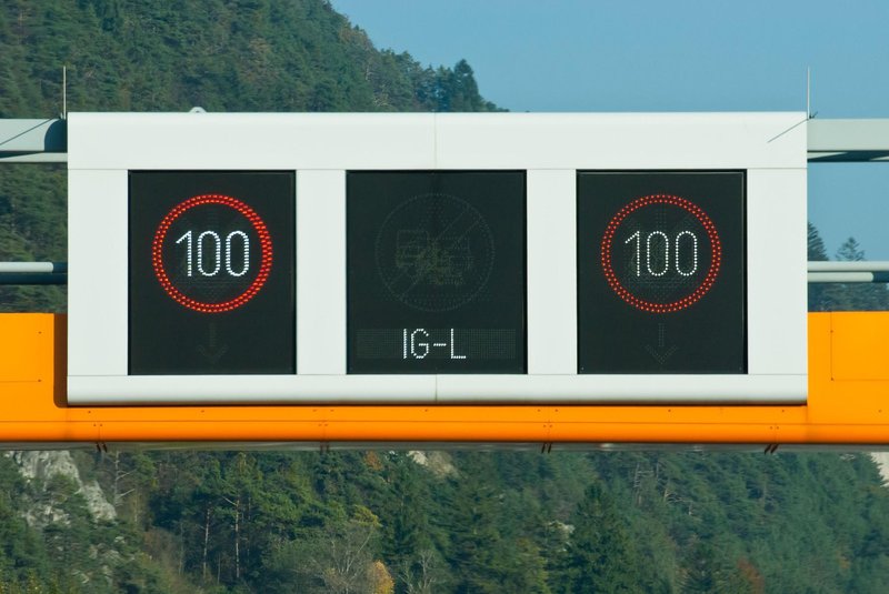 Kaj hočejo severni sosedje z omejitvijo hitrosti na 100 kilometrov?