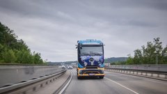 
                                                         Z električnim tovornjakom okoli sveta