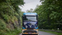 
                                                         Z električnim tovornjakom okoli sveta