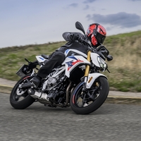 Novi BMW F 450 R cilja na mlajše motoriste, a nikakor ni videti začetniško