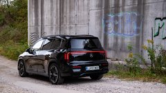 
                                                         Mercedes-Benz GLB 220