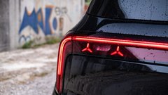 
                                                         Mercedes-Benz GLB 220