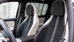 
                                                         Mercedes-Benz GLB 220