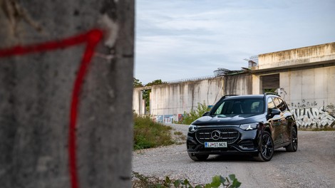 Mercedes-Benz GLB 220