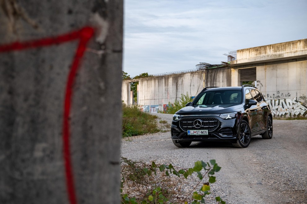 Mercedes-Benz GLB 220