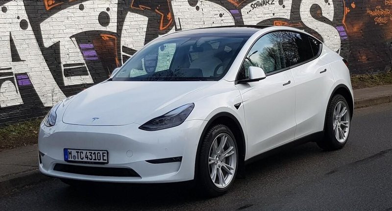 Slovenski avtomobilski trg: prikčakovan septembrski zdrs pri električnih avtomobilih