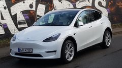 Slovenski avtomobilski trg: prikčakovan septembrski zdrs pri električnih avtomobilih