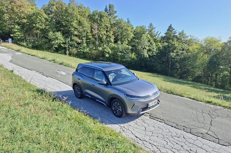 Test: BYD Atto 2 DM-i - Posebnež med mestnimi kompaktneži