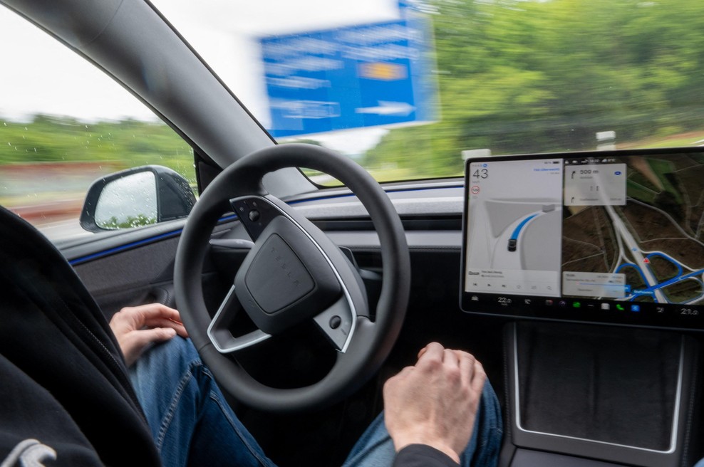Elon Musk je moral popustiti: Tesla v Evropi spreminja ime svoje ključne tehnologije (foto: Profimedia)