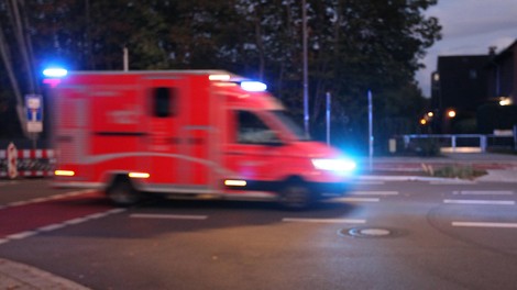 Šest kilometrov je vozil pred reševalci in se jim ni hotel umakniti. Kazen je bila brutalna in ne samo denarna