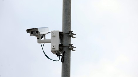Kamere že stojijo, kazni pa še ne prihajajo: kaj se dogaja s sekcijskim merjenjem hitrosti?