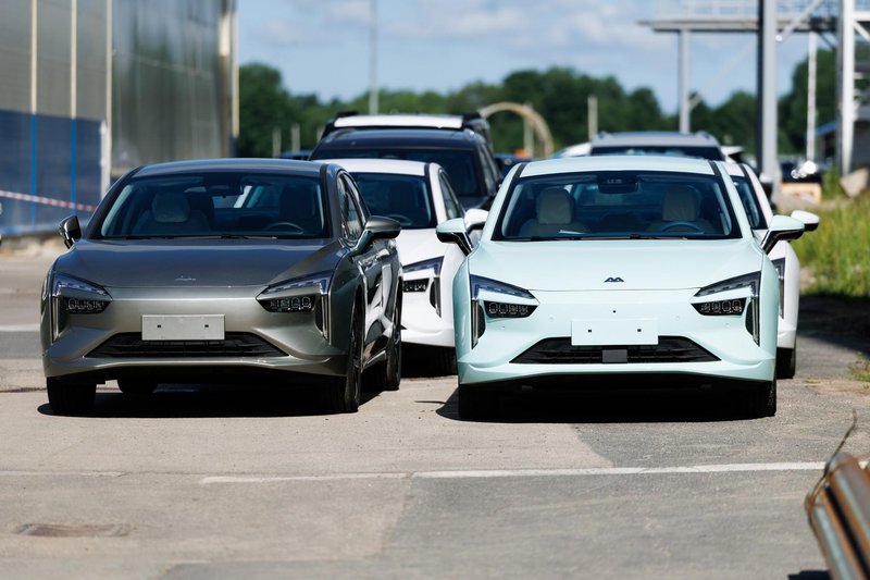 Ruskemu Amberautu za električno limuzino A5 zmanjkuje energije – in kupcev