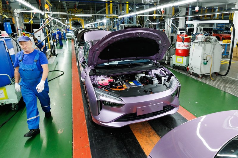 Ruskemu Amberautu za električno limuzino A5 zmanjkuje energije – in kupcev