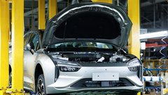 Ruskemu Amberautu za električno limuzino A5 zmanjkuje energije – in kupcev