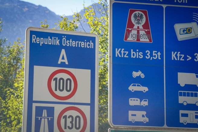 Se vozite po avstrijskih avtocestah? Prihaja nova cena vinjete, a obstaja način za prihranek