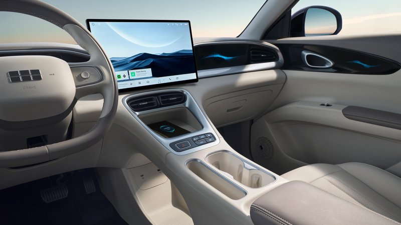 Geely E2 v Sloveniji najprej za predjed, v začetku prihodnjega leta tudi  zares