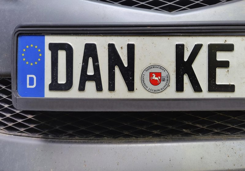 Registrske tablice po želji so pri vzhodnih sosedih drag špas, najcenejše so v Nemčiji