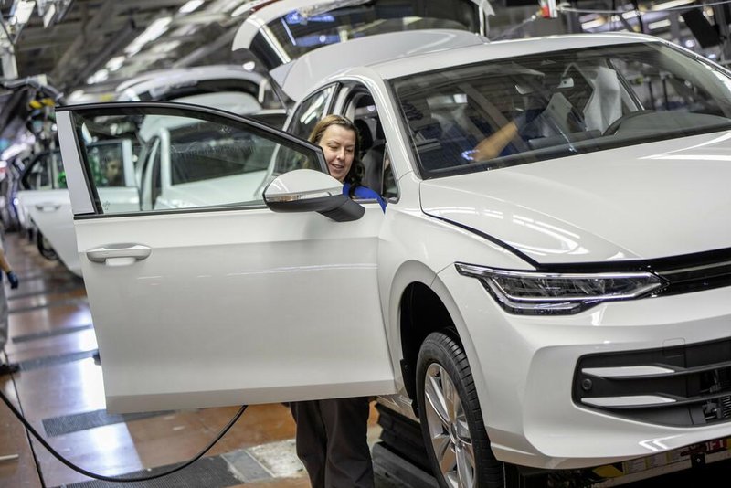 Volkswagen zaradi vse večjih stroškovnih pritiskov ustavlja razvoj električnega Golfa