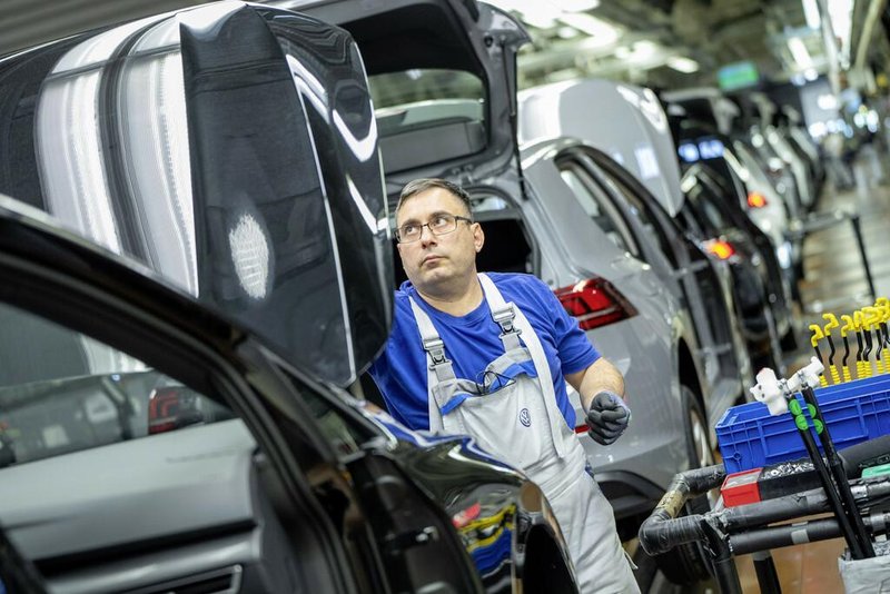 Volkswagen zaradi vse večjih stroškovnih pritiskov ustavlja razvoj električnega Golfa