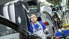 
                                                         Volkswagen zaradi vse večjih stroškovnih pritiskov ustavlja razvoj električnega Golfa