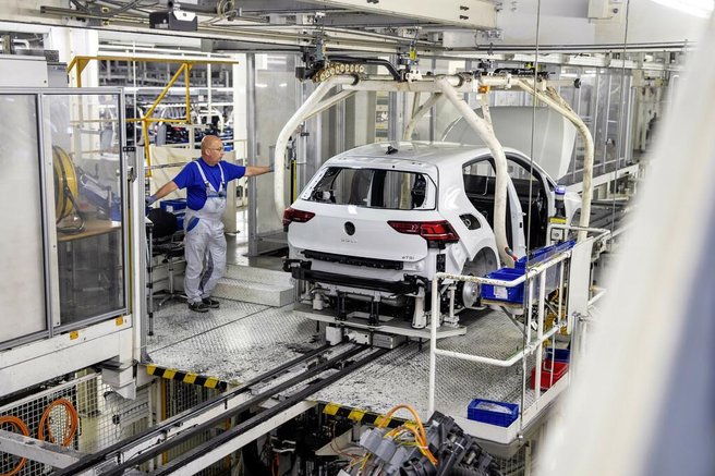 Volkswagen zaradi vse večjih stroškovnih pritiskov ustavlja razvoj električnega Golfa