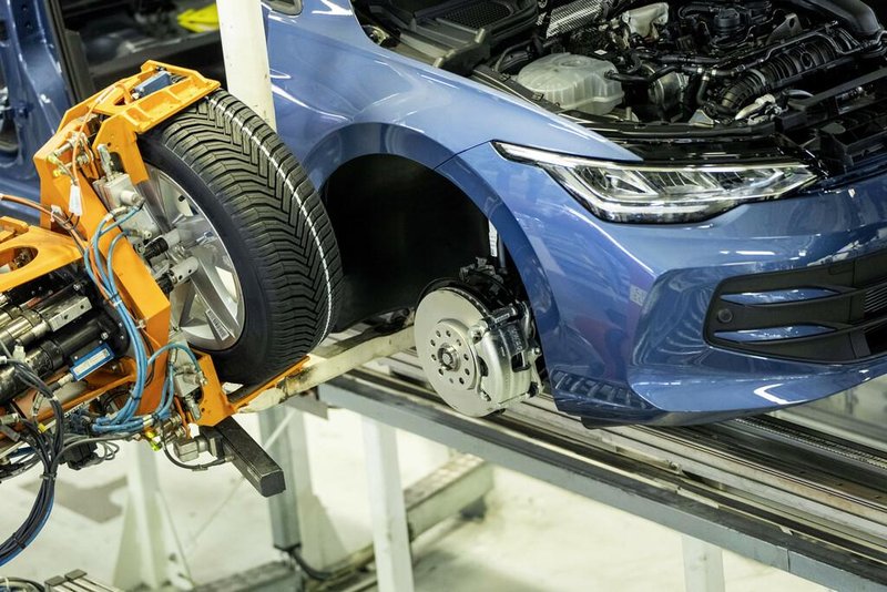 Volkswagen zaradi vse večjih stroškovnih pritiskov ustavlja razvoj električnega Golfa