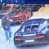 Mateju Rimcu sredi belega dne izginil Bugatti Chiron, ključ je bil v avtomobilu