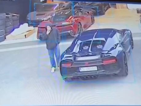 Mateju Rimcu sredi belega dne izginil Bugatti Chiron, ključ je bil v avtomobilu